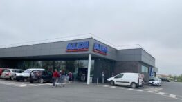 Cohue chez Aldi pour son meuble à chaussures qui s'accroche sur une porte !
