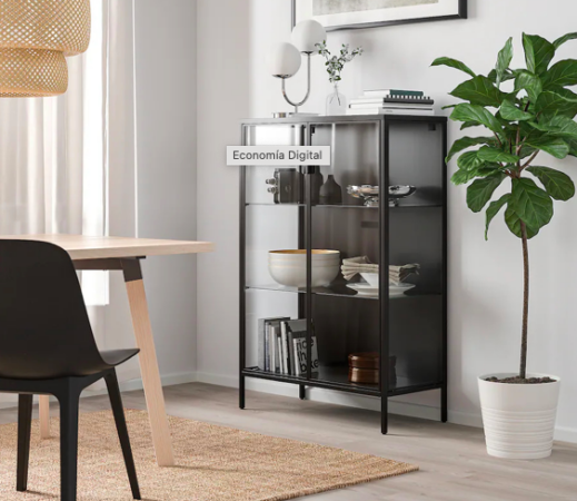 Ikea cartonne avec cette sublime vitrine parfaite pour apporter un côté moderne à votre salon !-article