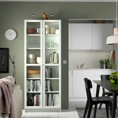 Ikea frappe très fort avec cette bibliothèque avec de sublimes portes vitrées !-article