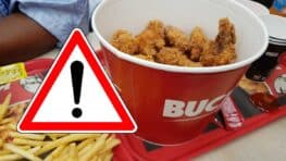 KFC un client découvre un cafard géant dans son bucket...