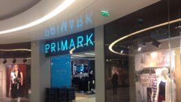 Primark sort les maillots de bain super girly Barbie pour copier le look de Margot Robbie !