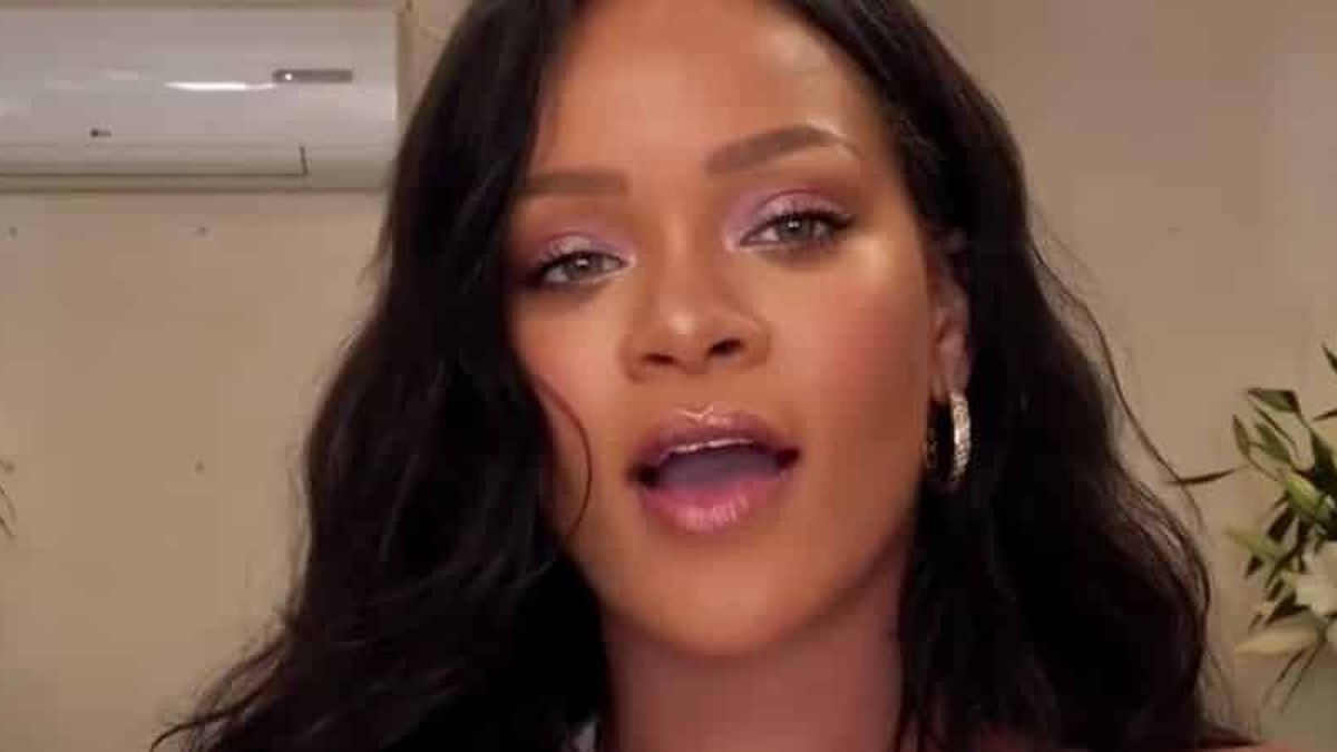 Rihanna enceinte fait fondre Instagram avec son baby bump !