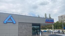 Ruée chez Aldi avec cet incroyable parasol à un prix de dingue pour bien se protéger du soleil !