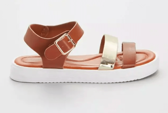 Ruée chez Kiabi avec ces sandales très stylées pour mettre vos pieds en valeur !-article