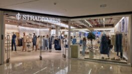 Stradivarius casse le prix de sa robe en jean effet 90's la plus tendance de l'été