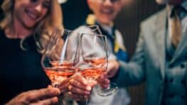 Voici les deux meilleurs vins rosés vendus en cubi de l'été selon les experts !