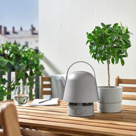Ikea lance une lampe enceinte ultra stylée pour faire la fête dans votre jardin tout l'été