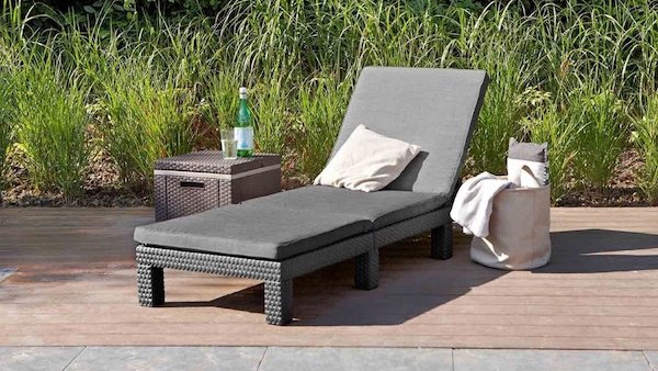 Lidl lance la meilleure chaise longue pour faire la sieste au bord de la piscine 