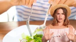 Cette erreur qu'on fait tous avec la salade et qui peut vous faire grossir !