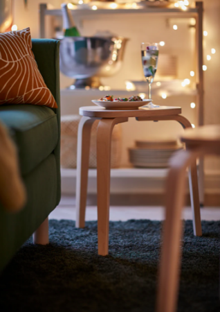 Cohue chez Ikea avec ce tabouret polyvalent qui donnera une touche stylée à votre salon !-article