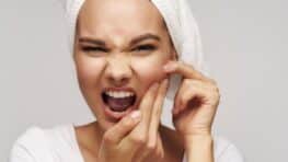 Crème solaire cette terrible erreur que tout le monde fait donne des boutons !