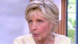 Evelyne Dhéliat très énervée après de nombreuses critiques, elle règle ses comptes !