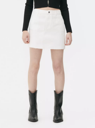 Primark frappe fort avec sa jupe en jean courte idéale pour amorcer la rentrée