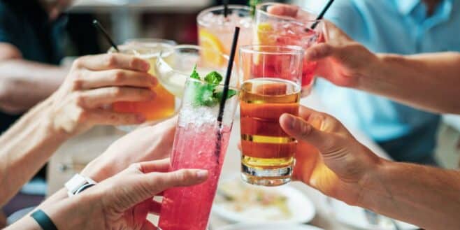 Boire de l'alcool avec une paille vous rend-il saoul plus vite La vérité enfin dévoilée !