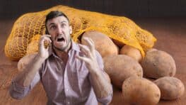 Leclerc il achète un sac de pomme de terre et fait une découverte horrible !