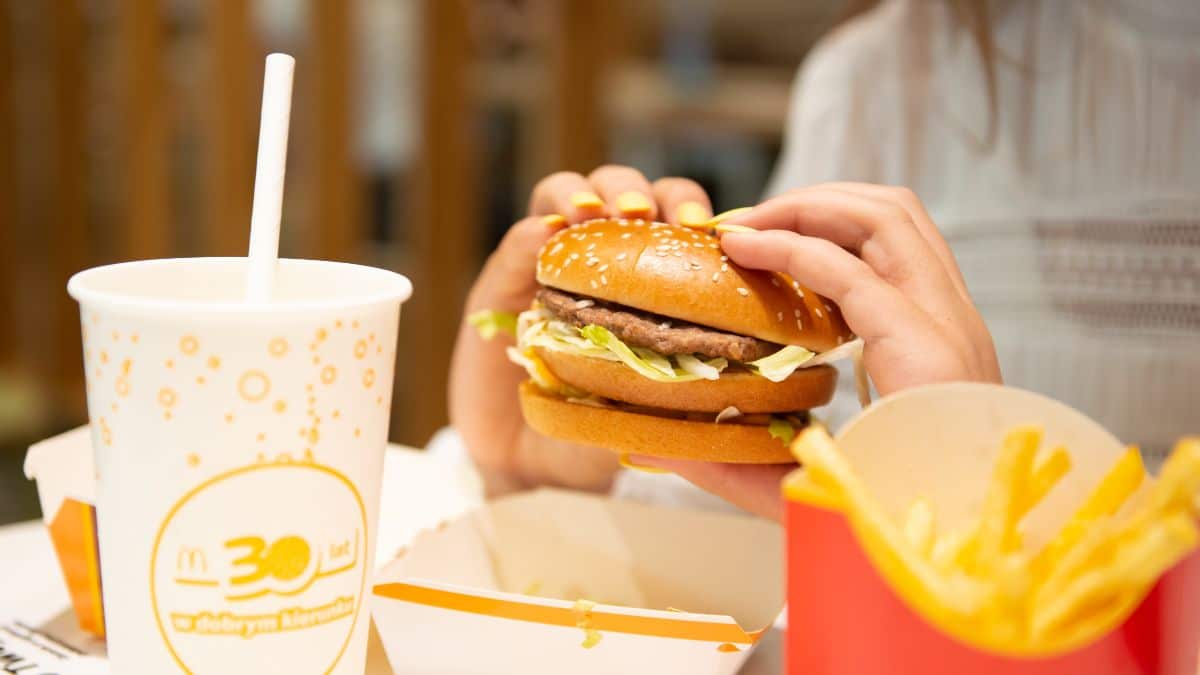 McDonald’s diminue la taille de 2 hamburgers sans changer le prix et provoque un énorme scandale !