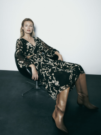 Zara dévoile la plus jolie robe imprimée post été ! Et elle est à moins de 50 euros