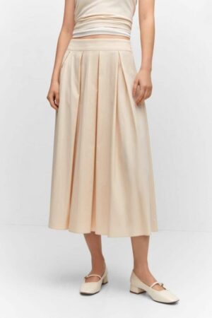 Cohue chez Mango pour cette incroyable jupe midi plissée préférée des influenceuses