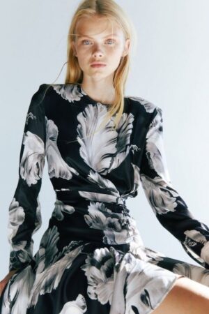 H&M lance la plus jolie robe à motifs pour profiter de la fin de l'été