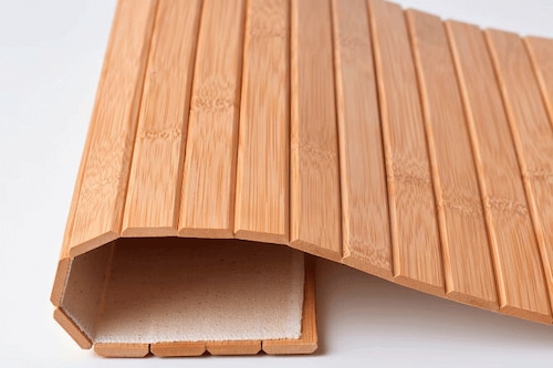 Ikea lance un plateau flexible tendance et très polyvalent pour protéger vos meubles