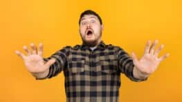 Il commande un café et une bouteille d'eau et se retrouve à payer une somme hallucinante !