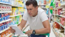 Jour férié la liste complète des supermarchés et magasins ouverts le 1er novembre