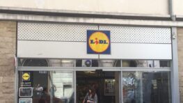 Lidl a trouvé la solution pour une voiture toute propre sans la laver à la station-service !