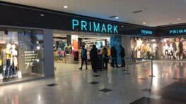 Primark surprend toutes ses clientes avec la robe bustier en similicuir à 20 euros