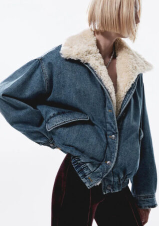 Ruée chez Mango pour ce sublime bomber en jean avec moumoute à l'intérieur !-article