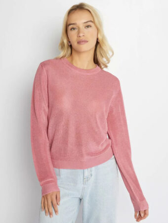 Cohue chez Kiabi pour son sublime pull rose qui va booster toutes vos tenues d'automne