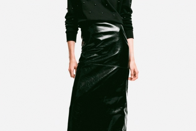 H&M fait sensation avec sa nouvelle jupe crayon effet cuir à prix mini