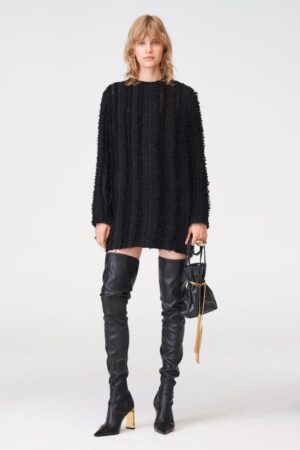 Zara cartonne avec ses bottes montantes XXL très luxueuses pour avoir un look de star