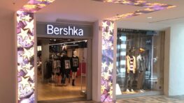 Bershka lance la robe rouge parfaite pour les fêtes de Noël