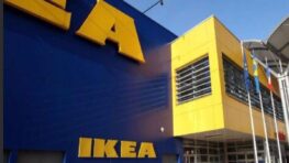 Ikea innove avec sa table extensible en quatre couleurs parfaite pour recevoir des amis