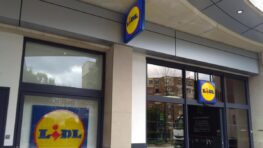 Il achète un paquet de fromage Lidl et fait une découverte écœurante en l'ouvrant