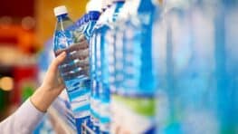 Les dangers de l'eau en bouteille et voici 4 raisons de ne plus en boire