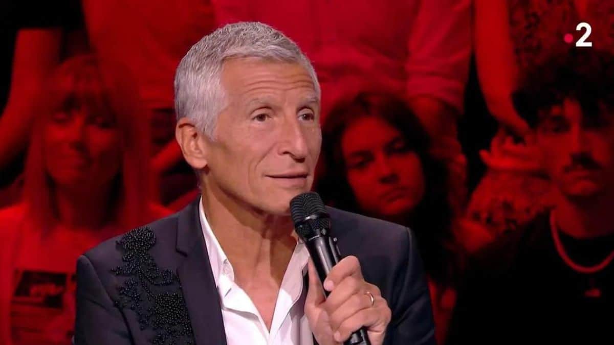 nagui-ce-chanteur-tr-s-connu-a-tout-d-truit-dans-sa-loge-de-taratata