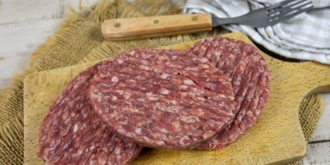 Ne mangez plus ces steaks hachés achetés en supermarché ce sont les pires