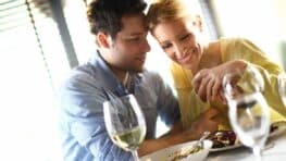 Ne mangez plus jamais ces aliments pendant un date ce sont des tue-l'amour