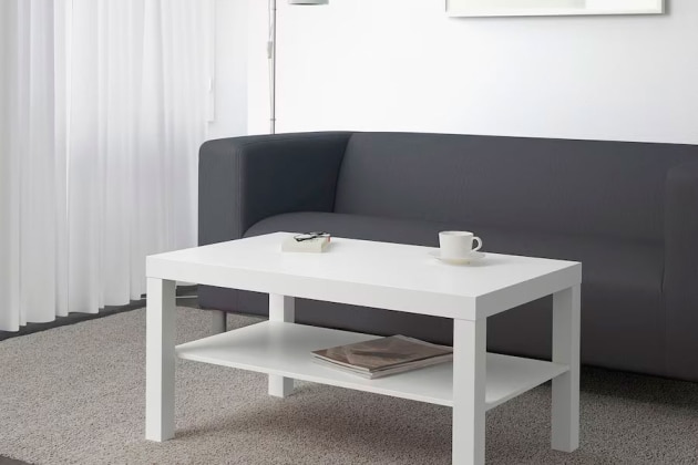 Cohue chez Ikea pour cette table basse design et fonctionelle qui bat tous les records de vente