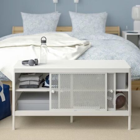 Ikea fait sensation avec ce meuble industriel ultra stylé à poser au pied du lit