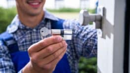 Comment trouver et choisir un bon dépanneur pour éviter les arnaques