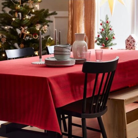 Ikea propose un large choix de nappes pour sublimer votre table au dîner de Noël-article