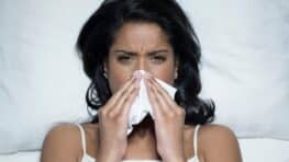 L'astuce secrète avec des chaussettes mouillées pour éviter le rhume cet hiver