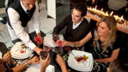 Tesla va lancer son premier restaurant et cinéma (Vidéo)