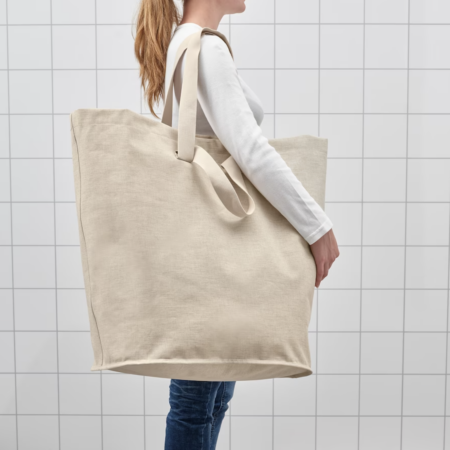 Ikea invente le sac à linge qui fait aussi sac de ville et de courses !