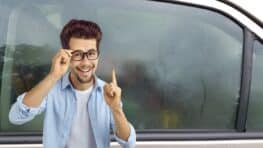L'astuce géniale pour retirer toute la buée des vitres de votre voiture
