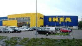 Le porte-manteau Ikea pour accrocher des robes et des vestes sans les sortir du placard