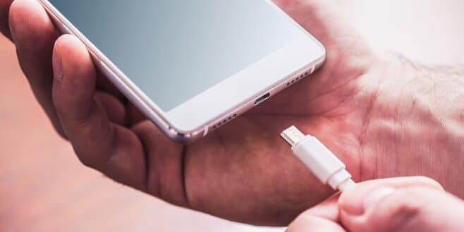 Ne rechargez jamais votre smartphone sur un port USB public pour 60 Millions de consommateurs