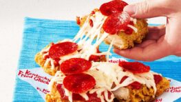KFC se lâche et balance une nouvelle pizza avec une base au poulet frit
